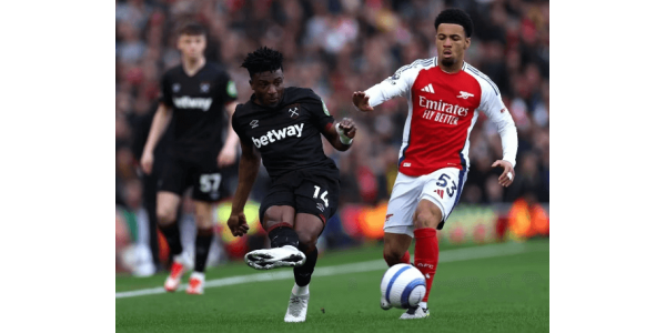 Arsenal verloor van West Ham en miste de kans om in te halen Arsenal verloor van West Ham en miste de kans om in te halen